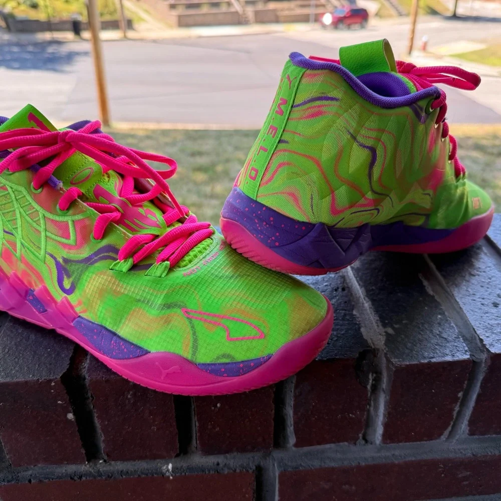 NEON PUMAS MB.01 Inverse Toxic Basketball/Court Shoe. Perfect! 🩷Size 10.5 - Picture 3 of 7